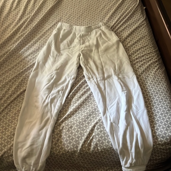 White Aritzia sweat pants, size xs - Picture 2 of 2